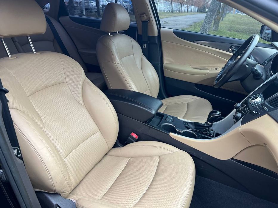 Hyundai Sonata Hybrid 2.4 • 2013 рік • Максимальна комплектація