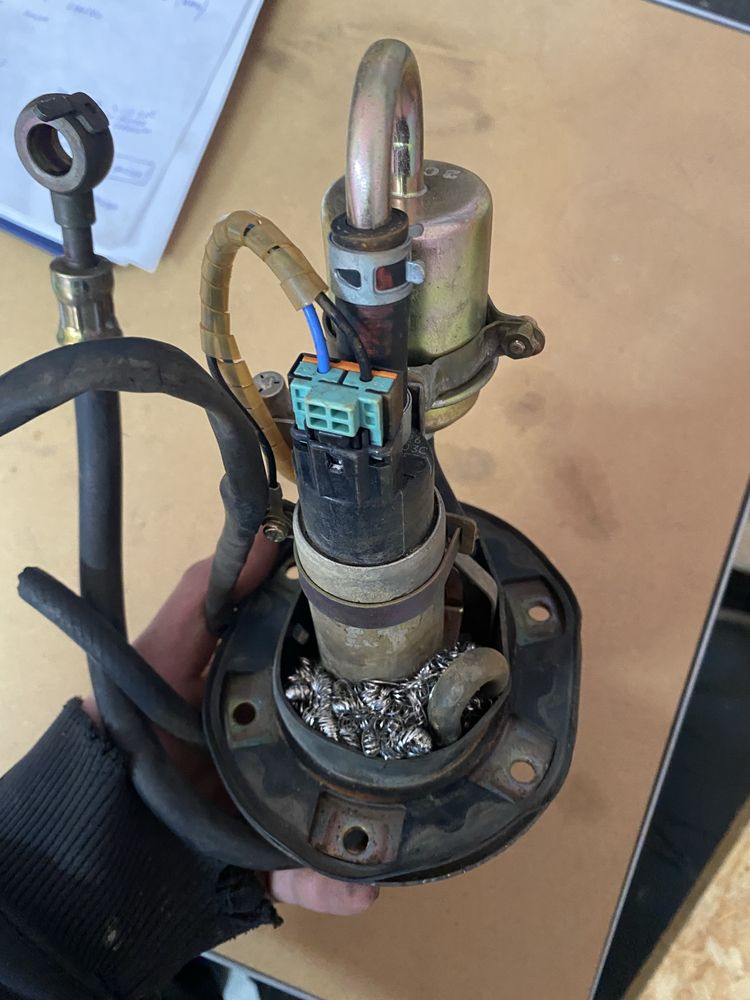 Pompa paliwa cbr 600 f4i pc35 01-06