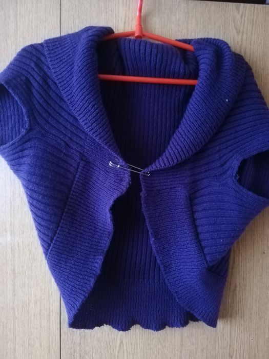 Uniwersalny sweterek