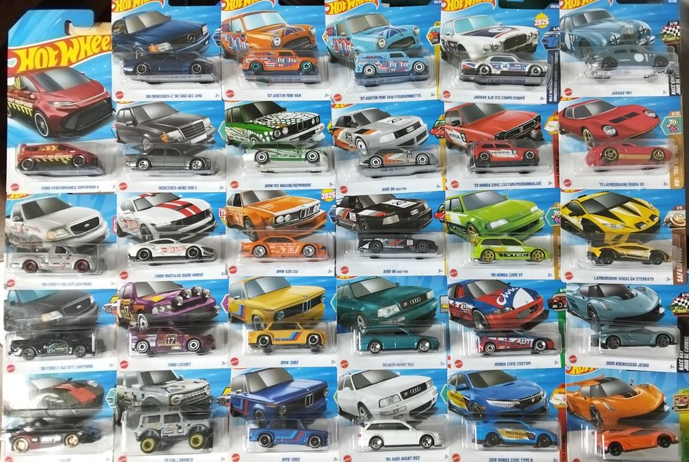 Hot wheels 3€ cada