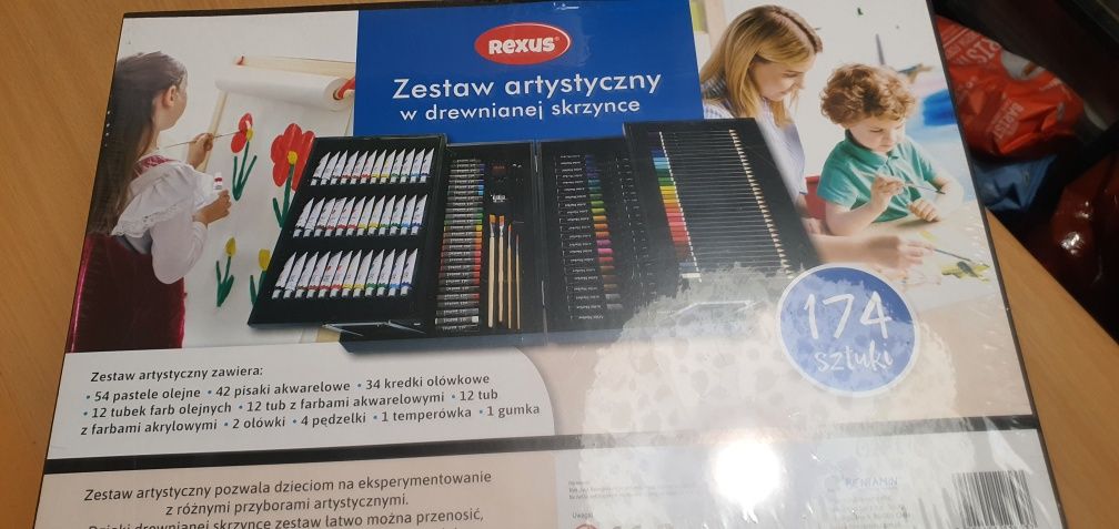 Zestaw artestyczny w drewnianej skrzynce