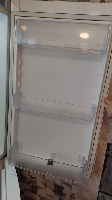 Холодильник двокамерний Electrolux