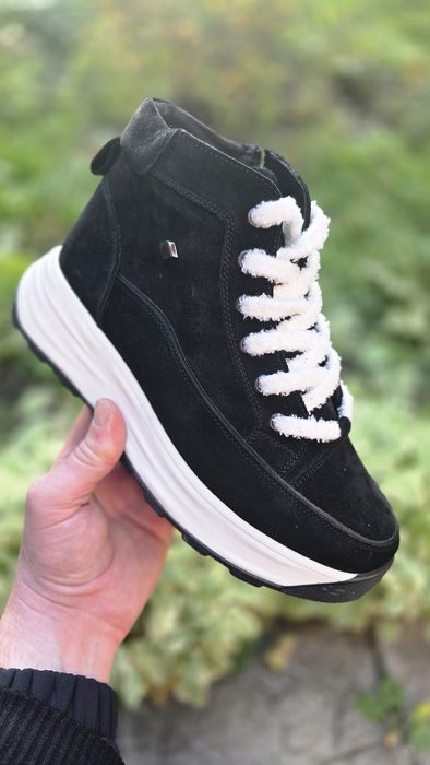 Жіночі зимові замшові ботинки