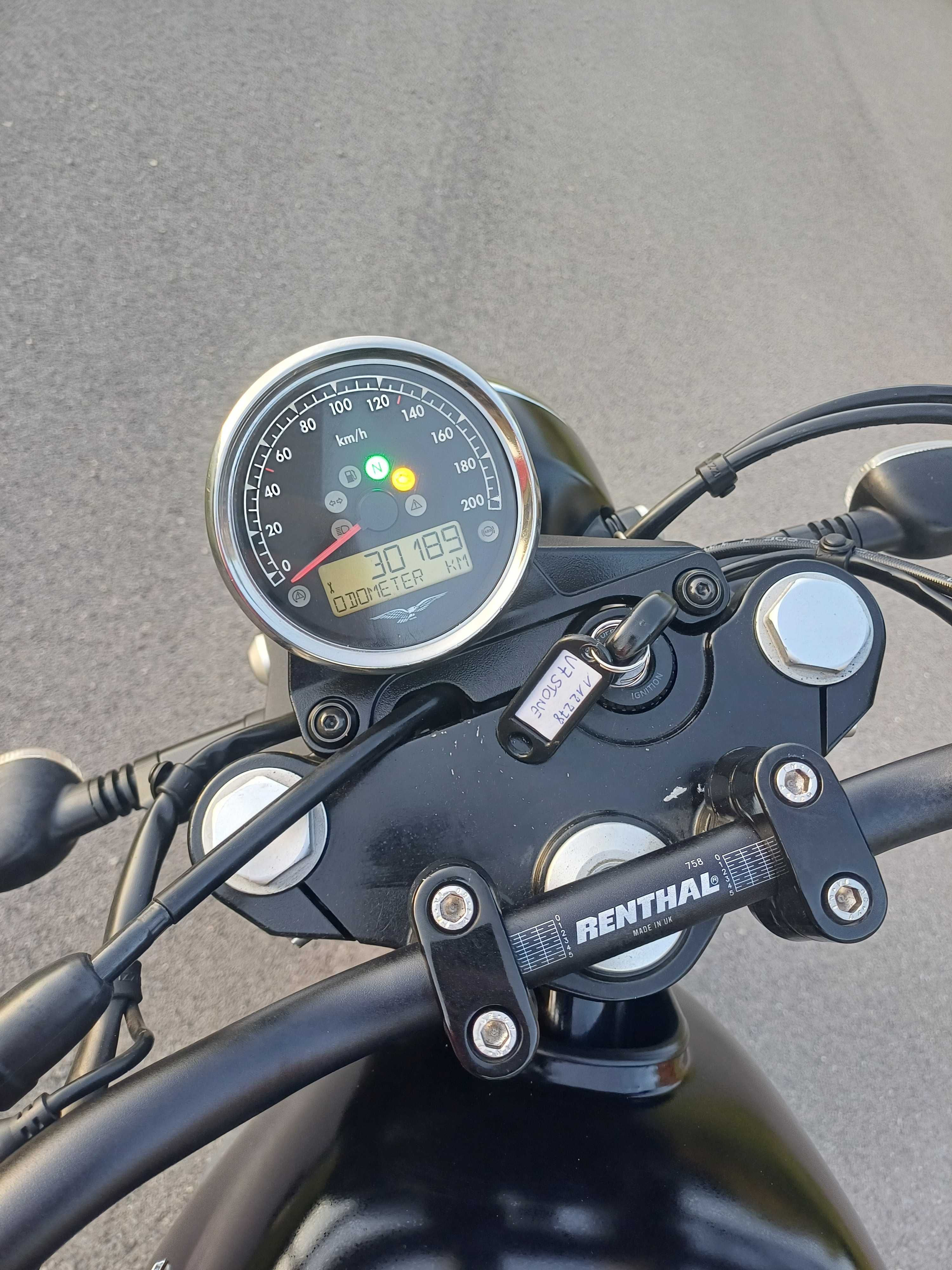 Moto Guzzi V7 Stone