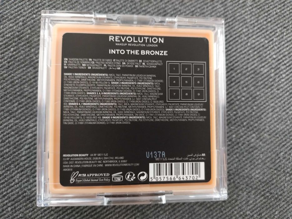 Cienie do powiek Revolution Ultimate Desire  into the bronze