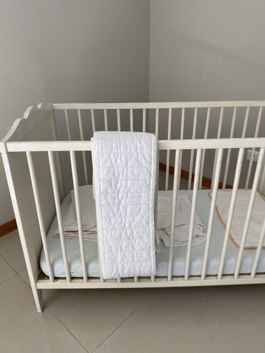 Berço de bebê do IKEA.