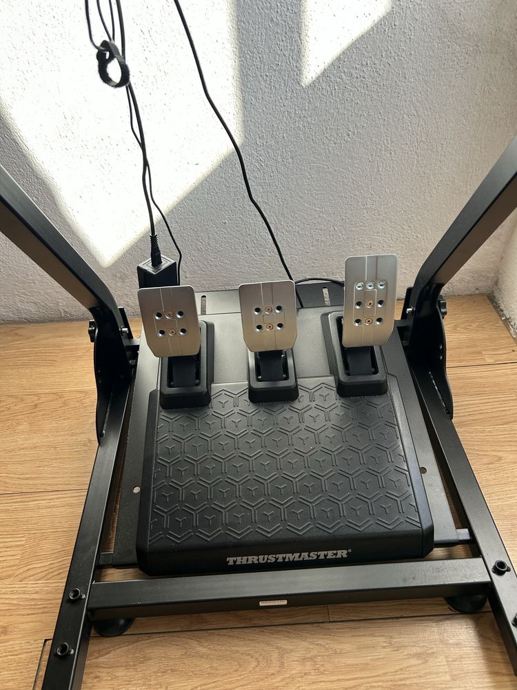 Volante com pedais Thrustmaster T248, manete e base