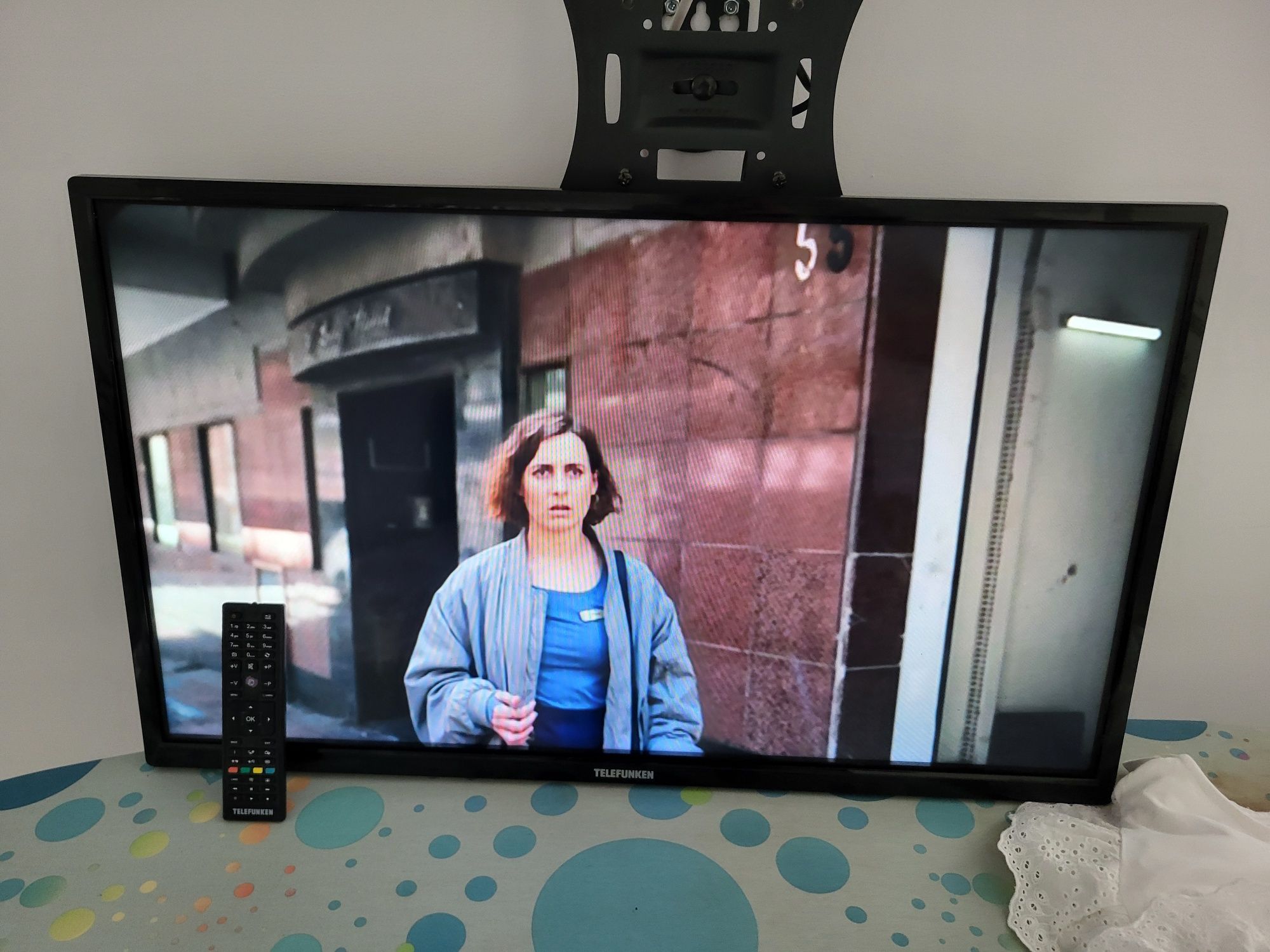 Telewizor 32 cale telefunken z pilotem i dekoderem dvb t