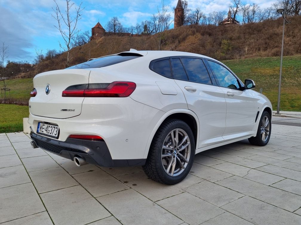 Auto do ślubu BMW X4 M-pakiet. Wynajem pojazdu.