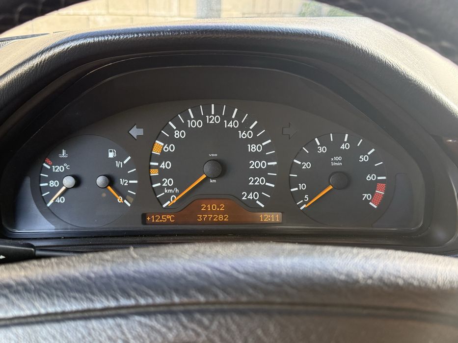 Mercedes-Benz W210 E240