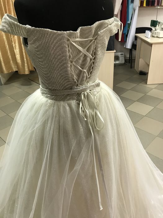 Продам весільну сукню