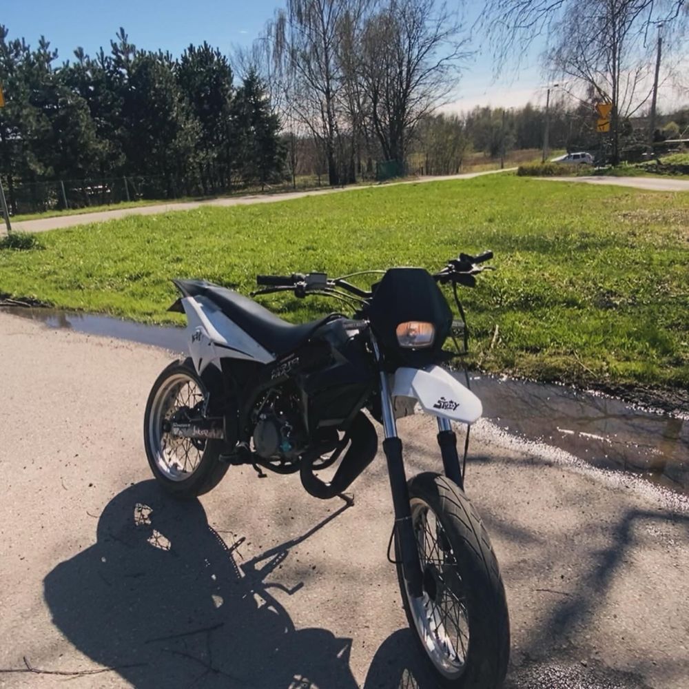 derbi senda r 2011 [rieju,gilera,motorower,beta,yamaha)