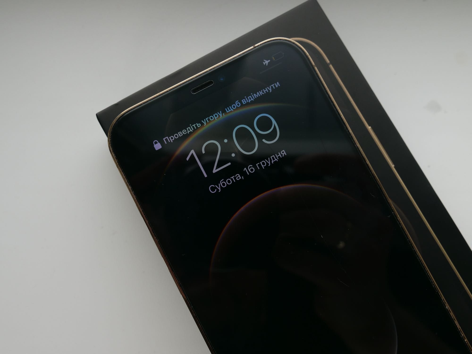 Продам iPhone 12 Pro Max 256 gb Gold як новий