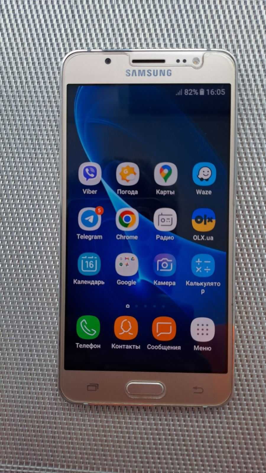 Samsung Galaxy-J5 2017 2/16 ГБ Gold. В идеальном состоянии.