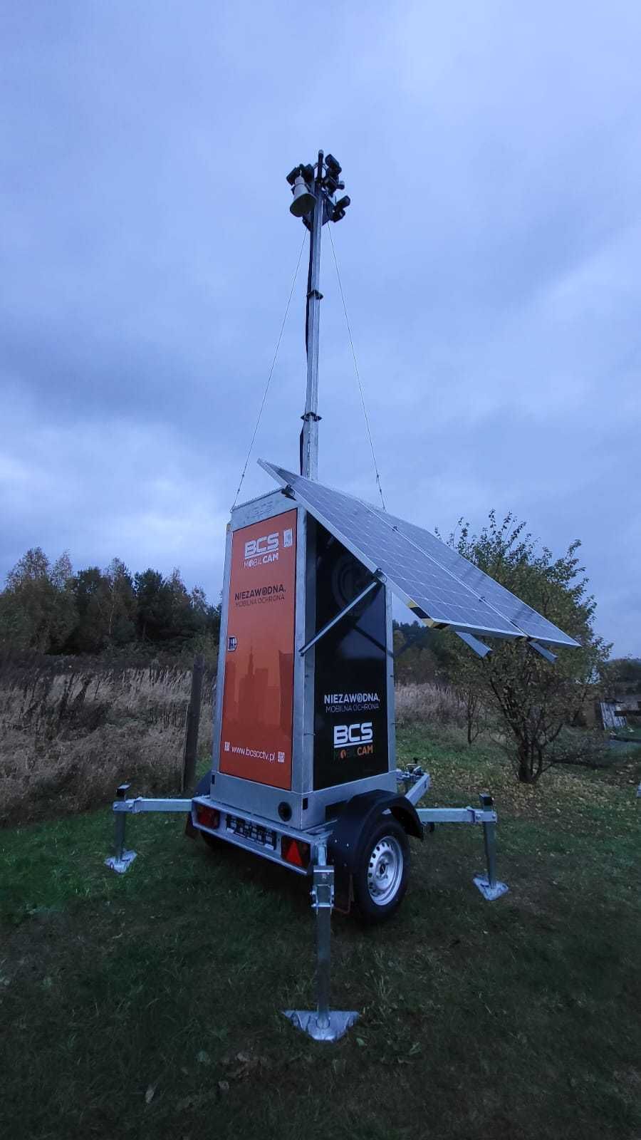 Mobilna wieża monitoringu BCS MOBILCAM P750 z panelami słonecznymi
