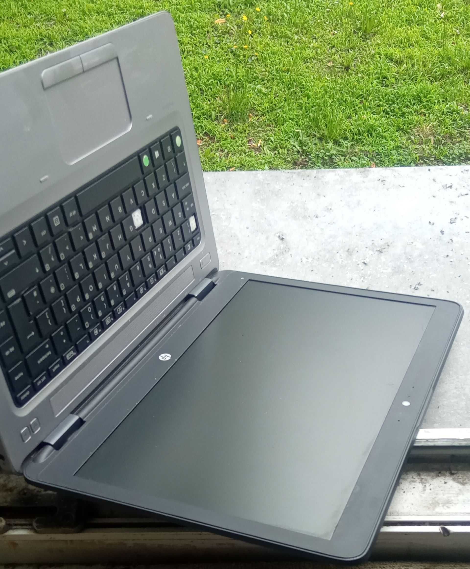 (21) laptop HP 640 G2: i3