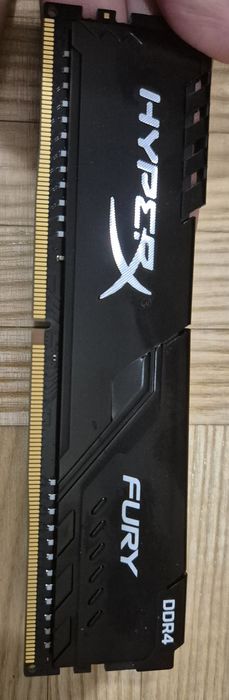 Komputer stacjonarny bez karty graficznej i dysku