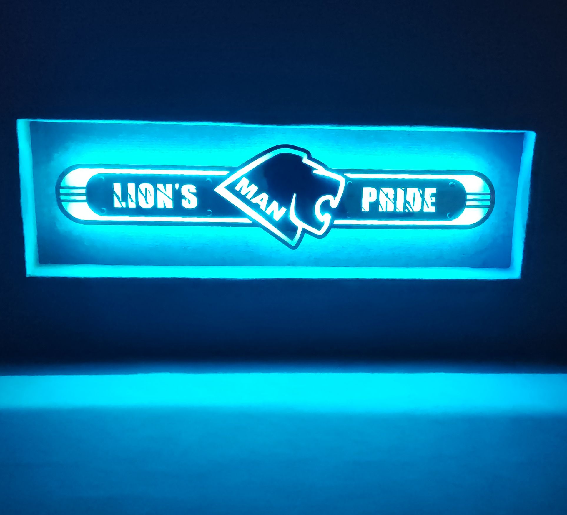 MAN Lustro LED  na tylną ścianę, nad łóżko Lion's Pride M01-RGB