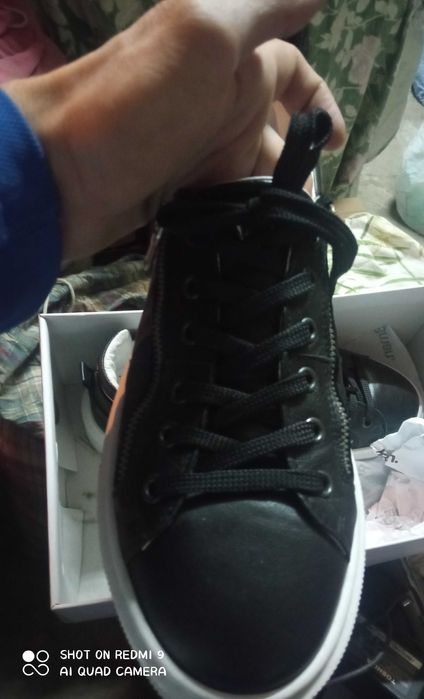 Sapatilhas preta e branca tamanho 41