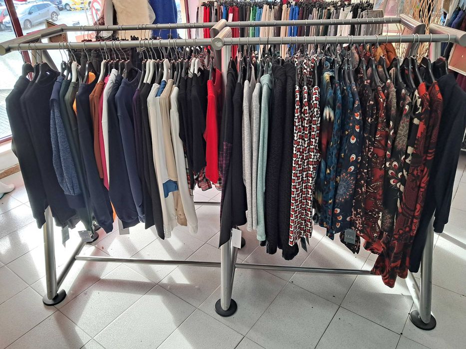 Varão expositor para roupa 200cm largo por 130cm alto