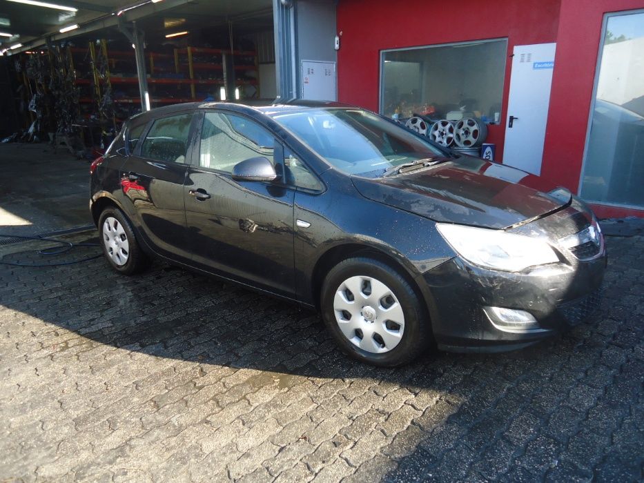 Opel Astra J 1.7 Cdti 110cv (A17DTE) de 2012 só ás peças