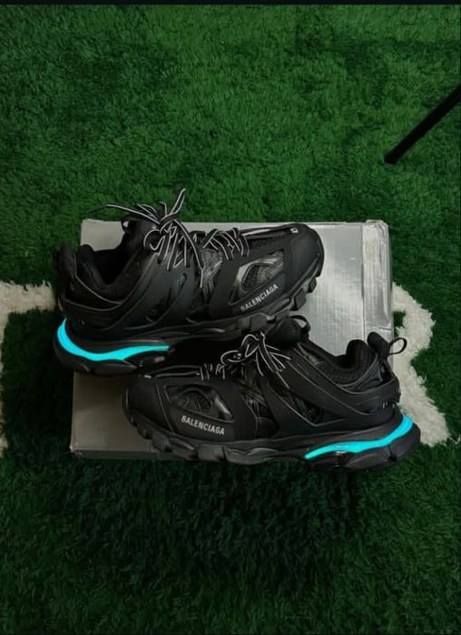 Balenciaga leg track 1.0