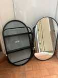 Mirror: Espelho Oval com Prateleira Oculta