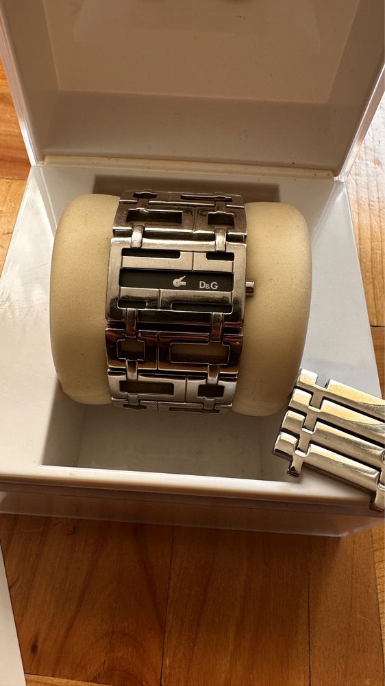 Zegarek Dolce & Gabbana czarny cyferblat papiery na chodzie - sprawny