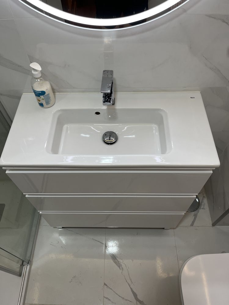 Movel casa de banho com torneira ROCA