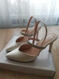 Buty białe ślubne szpilki