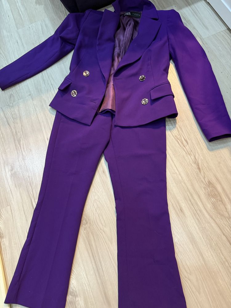 Продам костюм Zara