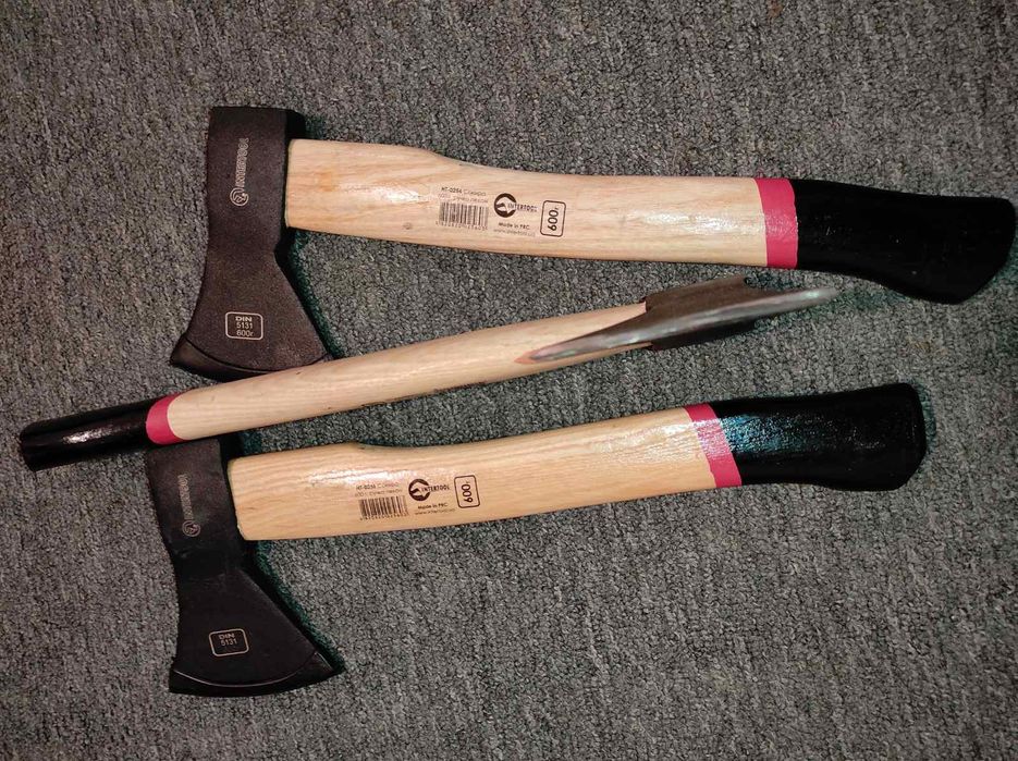 Сокира 1000 г ручка фіберглас - рубання без вібрацій INTERTOOL HT-0263