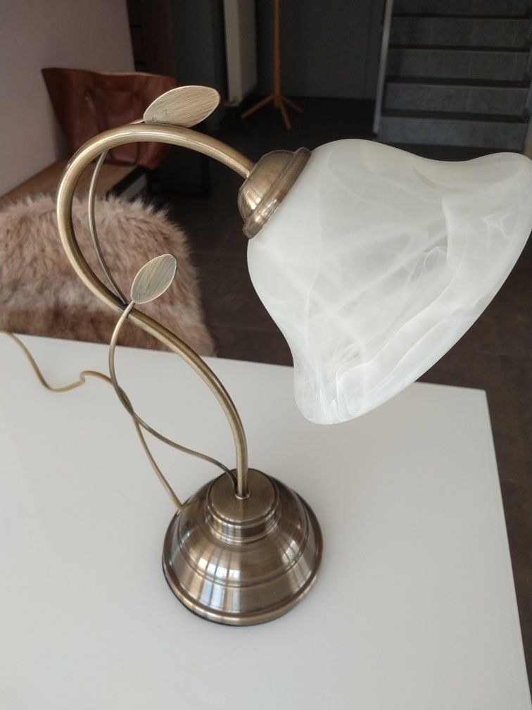Lampa biurkowa na nocny stolik