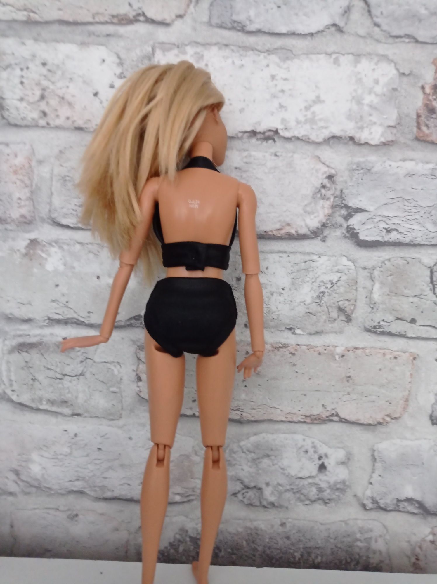 Czarne bikini dla Barbie