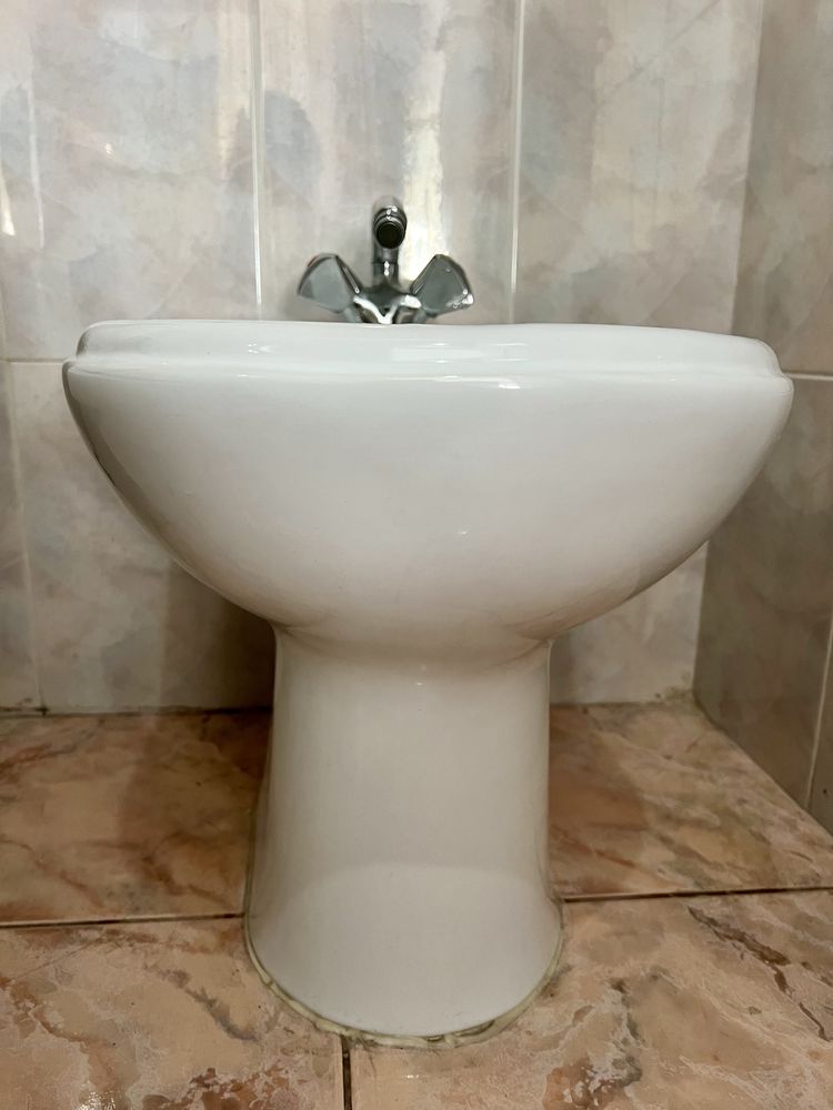 Bidé com torneira