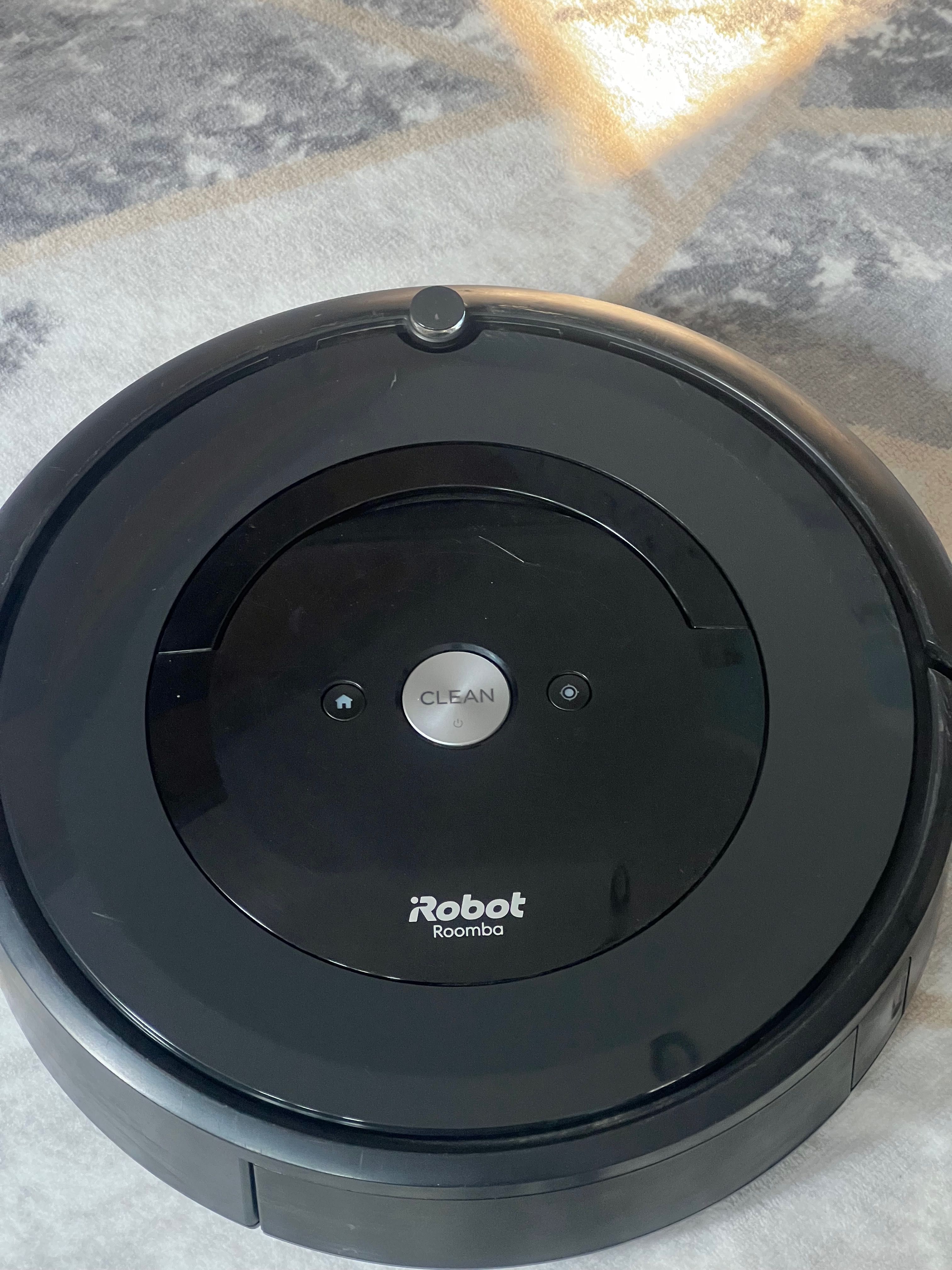 Робот-пилосос IROBOT ROOMBA E5 + запасний новий фільтр і 2 нові щітки.