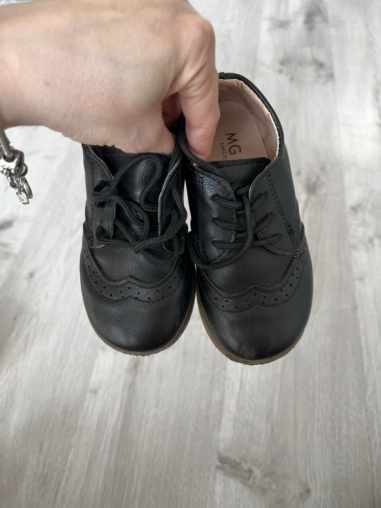 Buty czarne eleganckie chlopiece