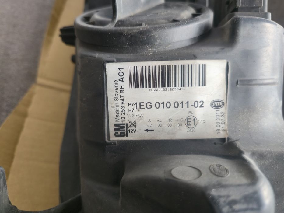Farol Opel Astra 2011