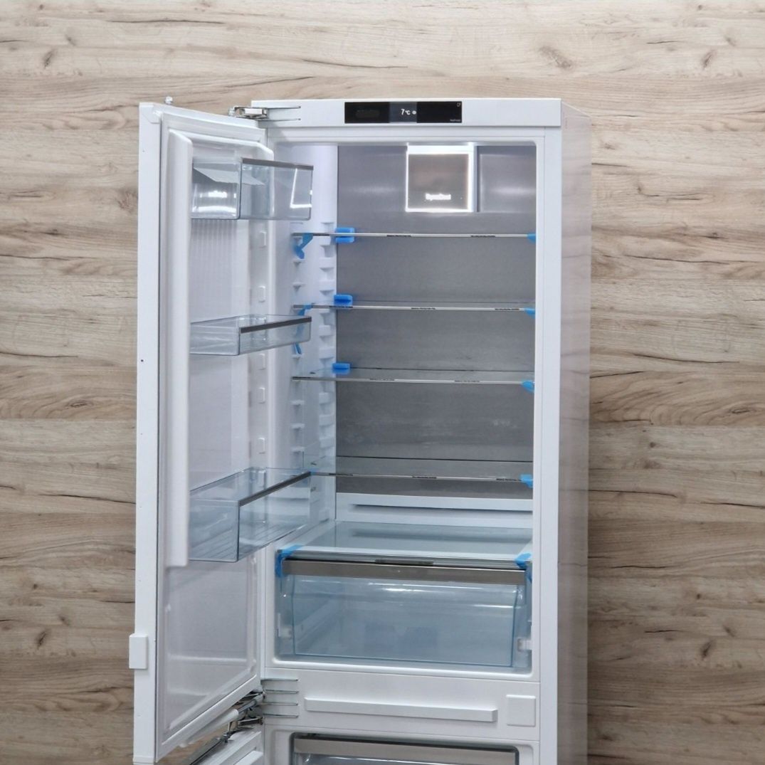 Новий.Двокамерний вмонтований холодильник  KFN-7785D.Nofrost