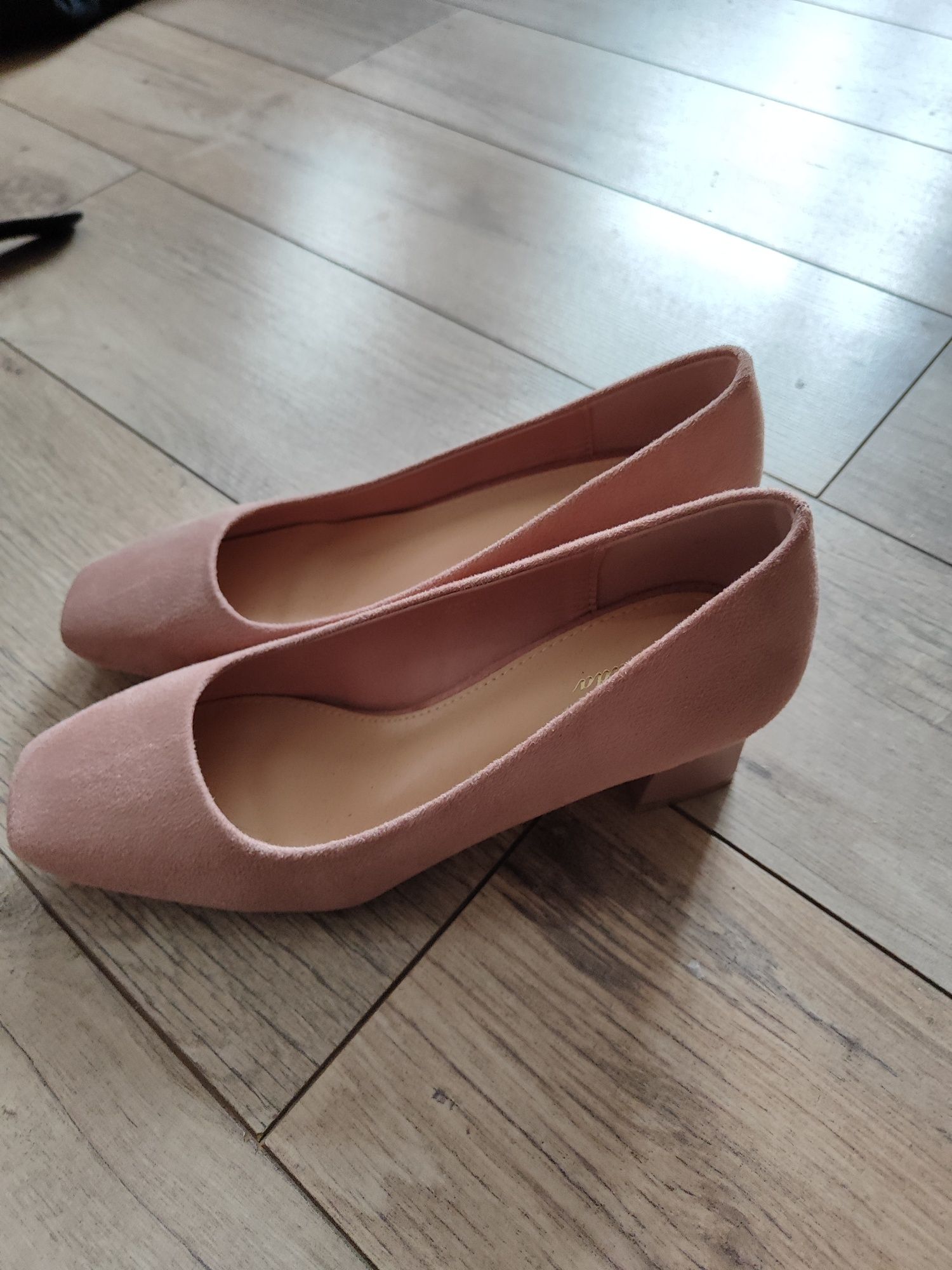 Buty pudrowy róż 39