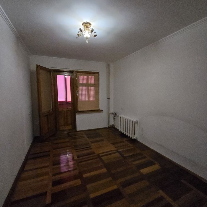 ДОБРОТНА 3 кімнатна квартира біля торгового центру