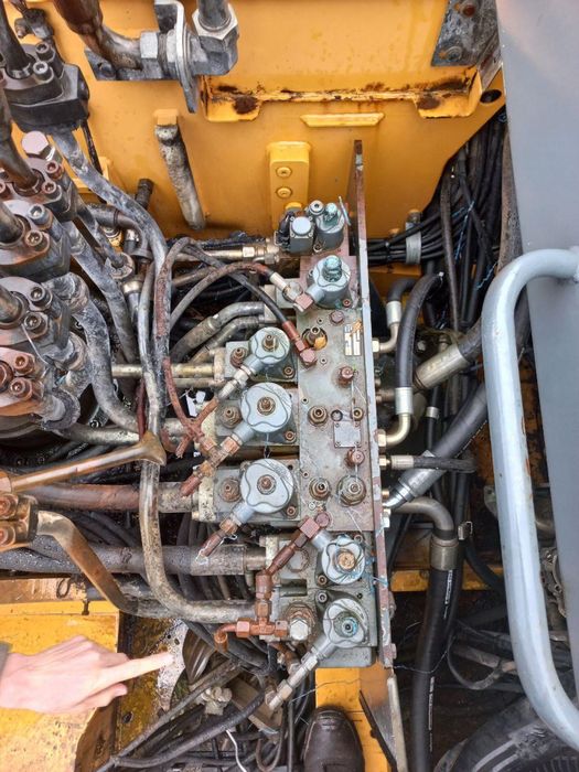 Екскаватор Liebherr 914 А, або окремо деталі