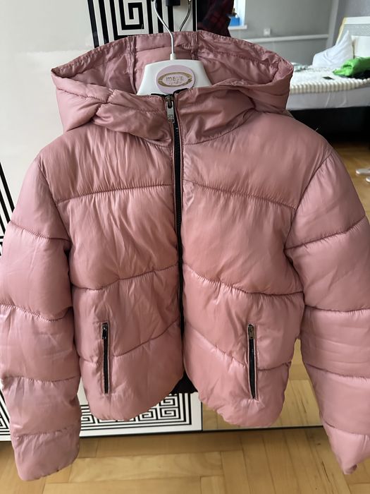 Дитяча курточка для дівчаток. Гарно збережена,BERSHKA розмір EUR M