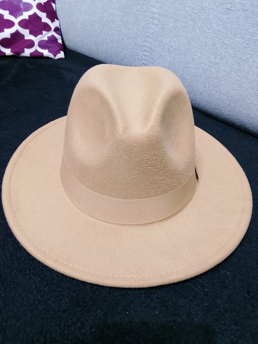 Nowy czarny, beżowy kapelusz Sinsay