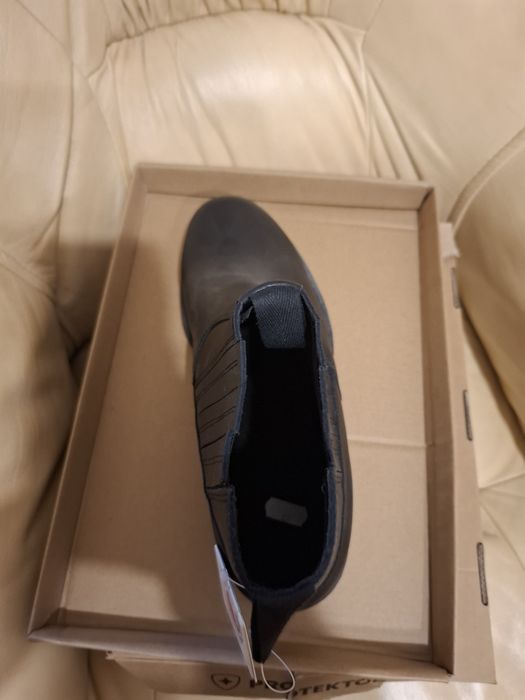 Sprzedam nowe obuwie robocze męskie rozmiar 42