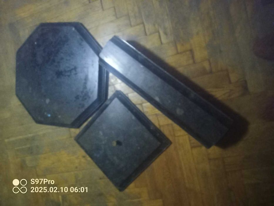 Столик  размеры 400 х 720 х 600 разборной 3 части