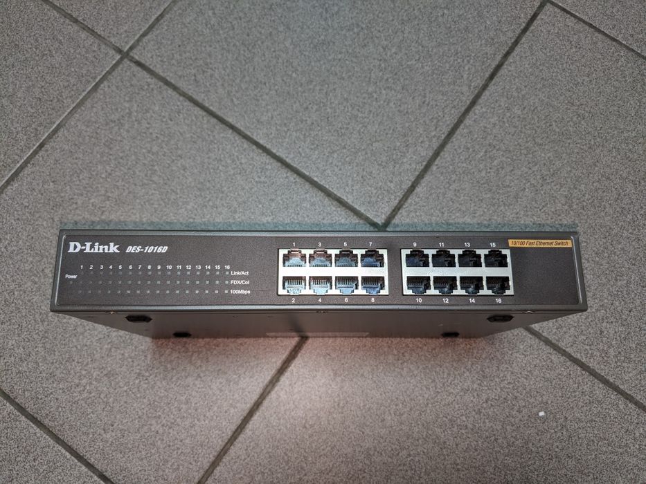 Комутатор, свіч некерований D-Link Des-1016D