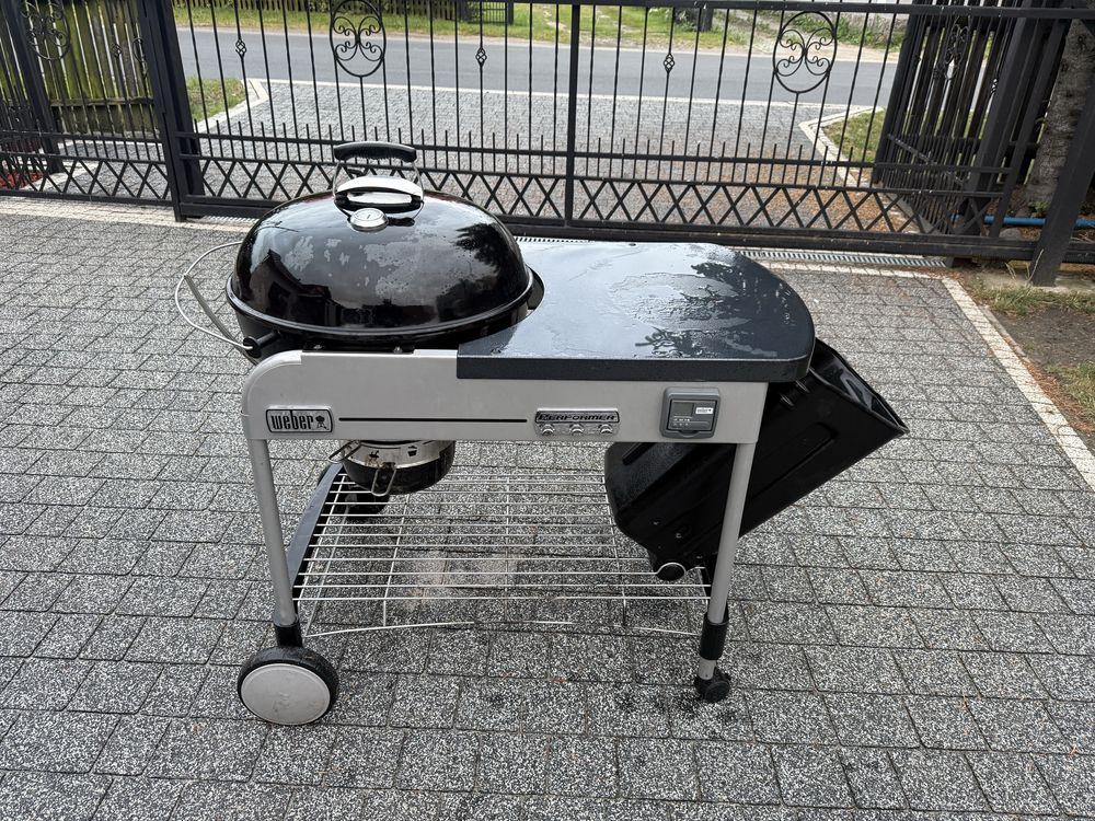 Grill Weglowy weber performer bardzo dobry stan !
