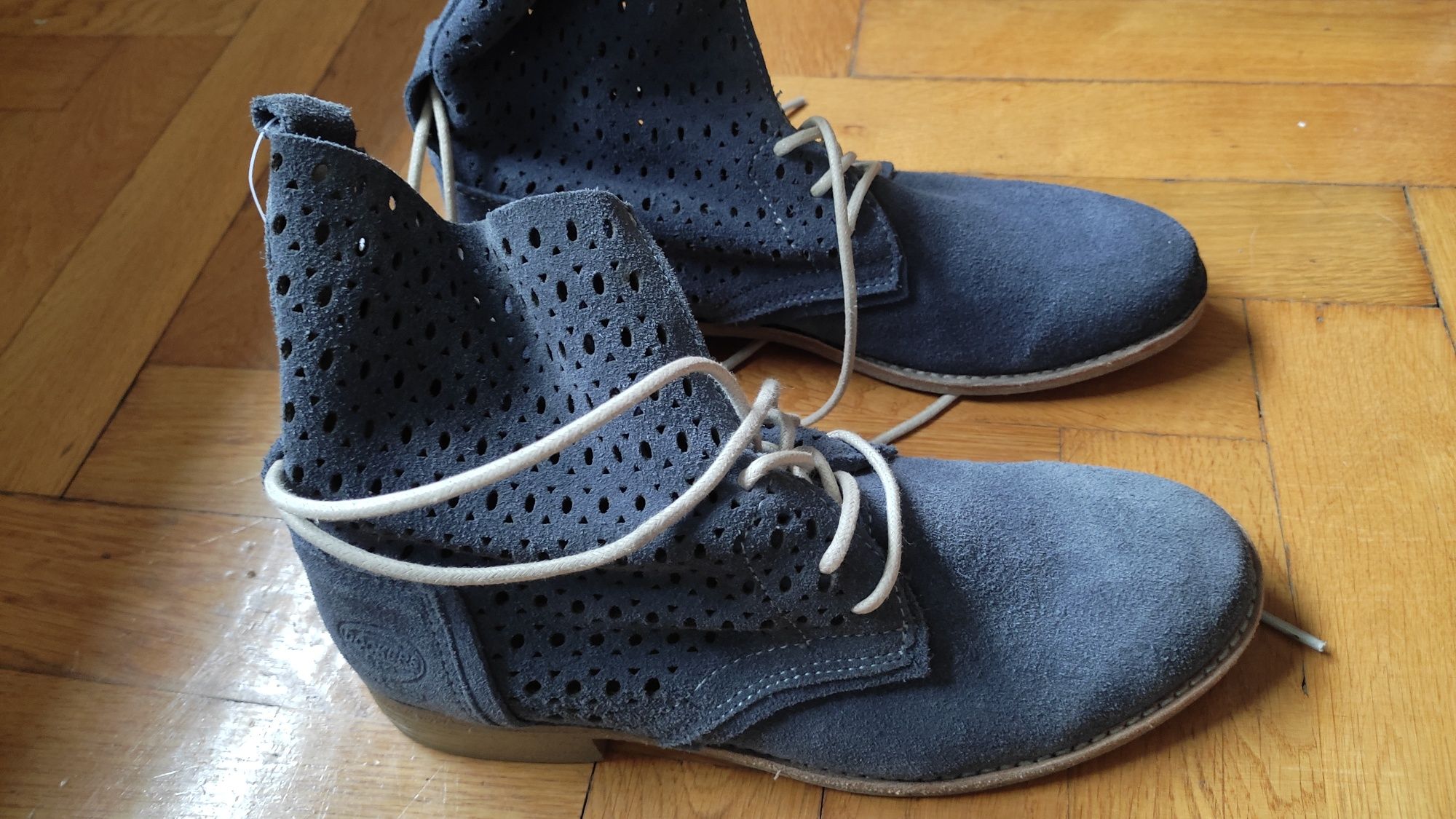 Nowe zamszowe botki