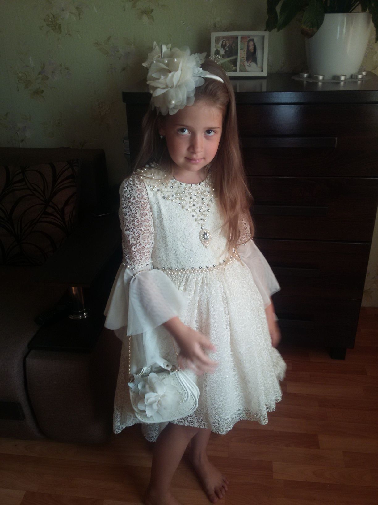 Шикарное платье для девочки на возраст 7-9 лет